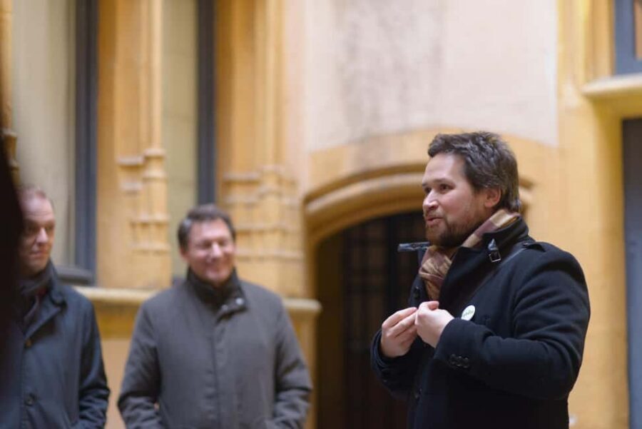 Storytelling tour of the Vieux-Lyon in French - Practical Tips for a Smooth Walk Through Old Lyon