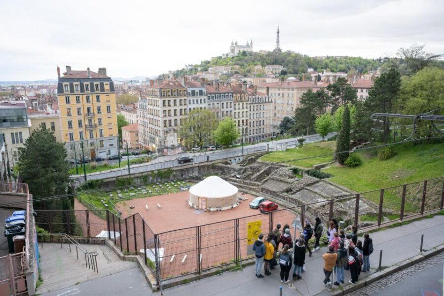 Theatrical visit: mysteries of the Croix-Rousse in French - Key things you’ll notice on this Lyon mystery walk