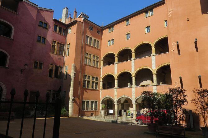 Vieux Lyon Cultural & Historical Walking Guided Tour (English) - Brochier Soieries: live silkworms and the jacquard link
