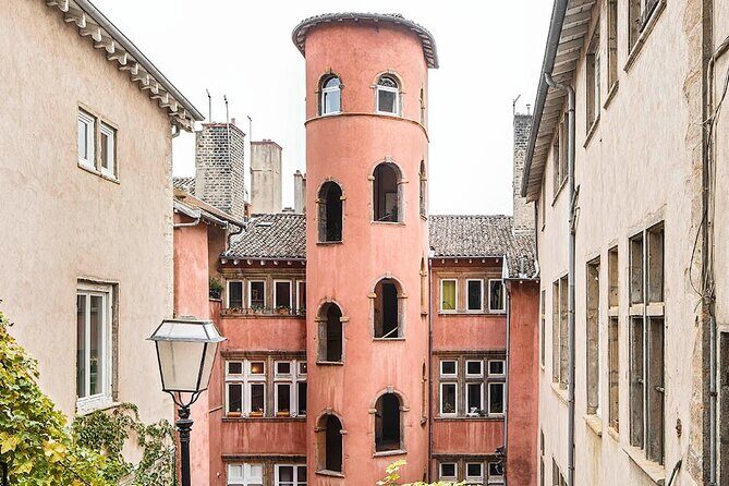 Vieux Lyon tour - Stop 1: Cathedrale Saint-Jean-Baptiste and the Astronomical Clock