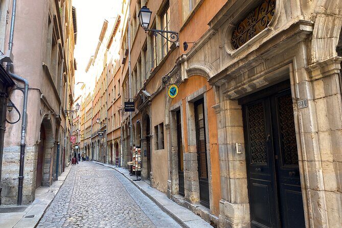 Wine tasting in Lyon & Secret Traboules - Private Tasting Room in Vieux Lyon: The 6-Wine Format